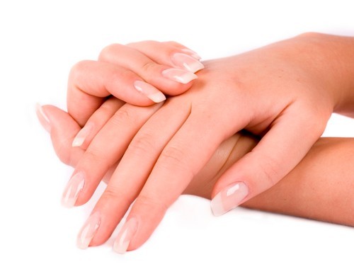 come curare le mani con metodi naturali,cure naturali,mani curate,mani arrossate,cure naturali,unghie indebolite,