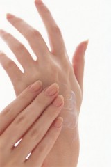la cura naturale di mani e unghie,cura naturale mani,mani,bellezza,taccuino,cura delle unghie,come curare le unghie,cure naturali,yogurt,limone,glicerina,miele